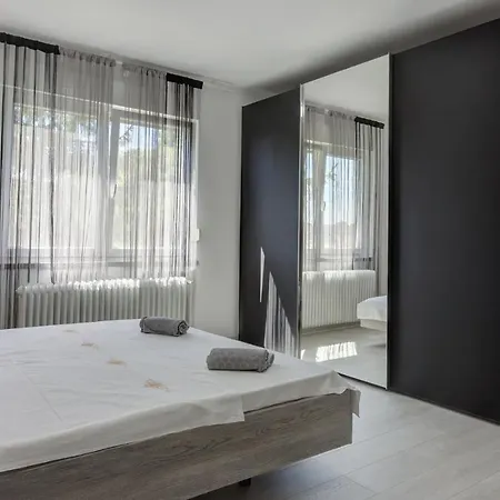 Apartment Gray Pula
